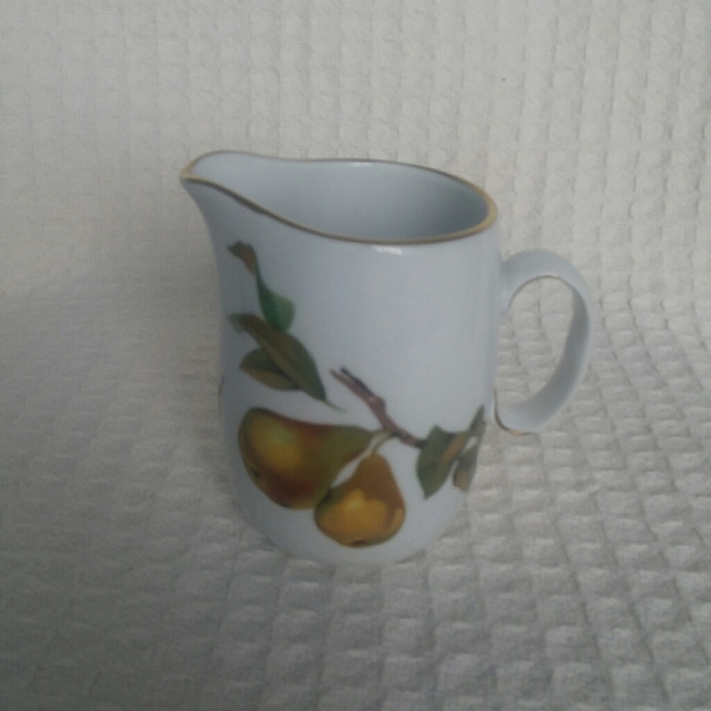 Royal Worcester England Evesham Creamer